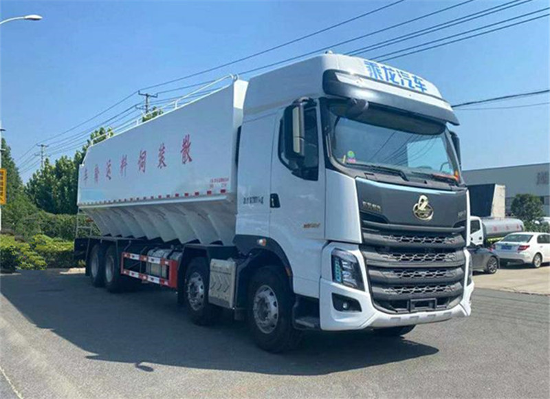 42方柳汽乘龍8x4散裝飼料運輸車