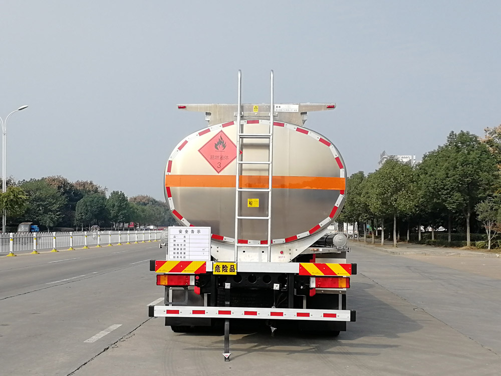 楚勝牌CSC5260GYYLD6A型鋁合金運油車